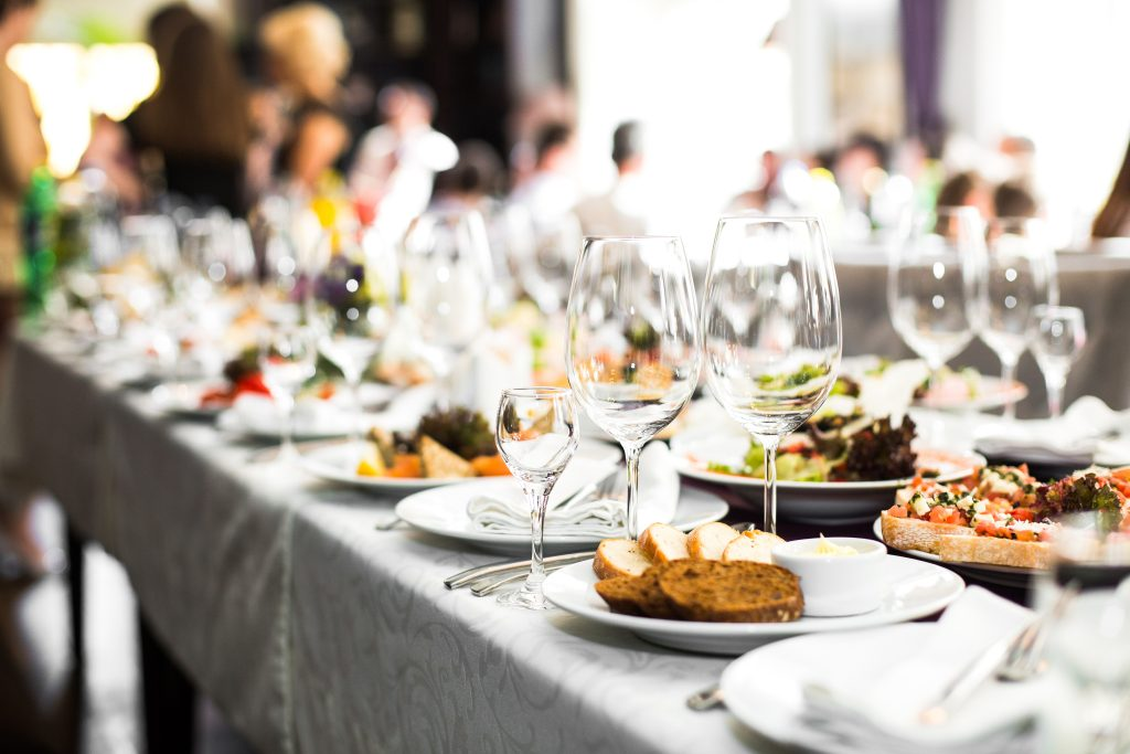  Choosing a Wedding Caterer: Factors Couples Often Overlook
